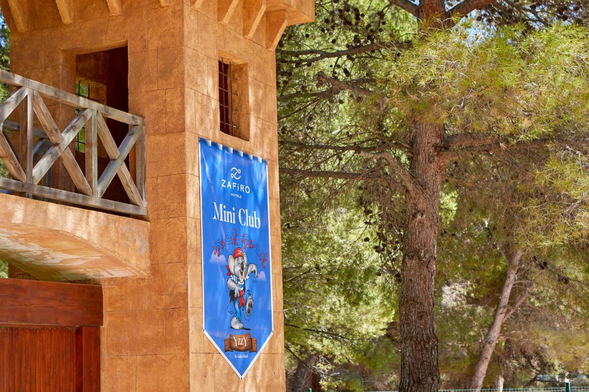Lägenhetshotell Zafiro Cala Mesquida (Mallorca)