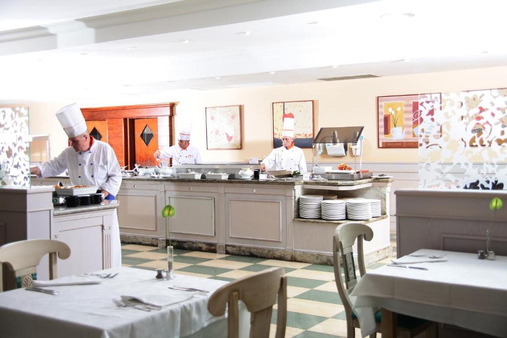 Lägenhetshotell Zafiro Cala Mesquida (Mallorca)